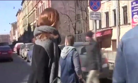 Парни познакомились с высокой и легкодоступной девушкой в Питербурге и повели трахаться в сауну