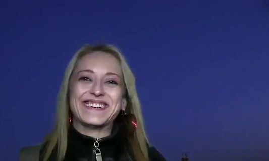 Чешская девушка взяла деньги от незнакомца и приняла предложение пойти потрахаться к нему домой