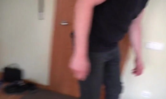 Сладкая русская мачеха соблазняет пасынка на секс, пока муж в командировке
