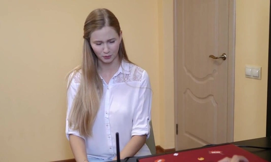 Показала сиськи на собеседовании, чтобы получить работу секретарши
