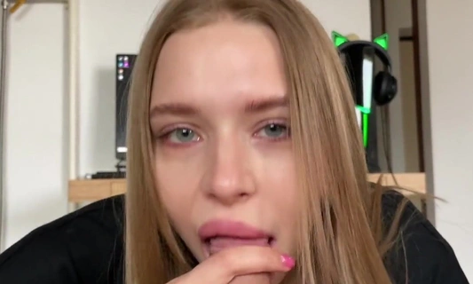 Наверное, ты считаешь что мы друзья, но меня уже за*бало дружить...