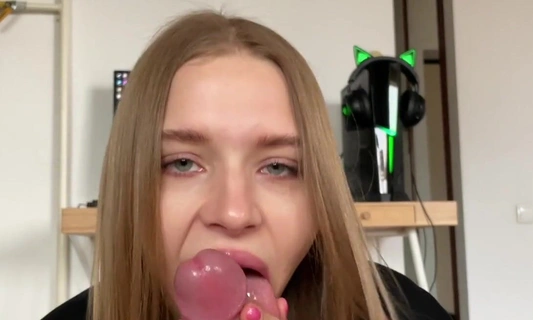 Наверное, ты считаешь что мы друзья, но меня уже за*бало дружить...