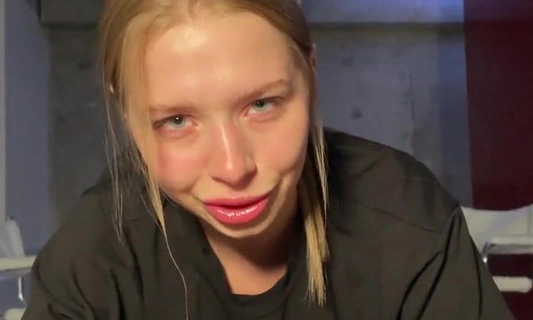 Это что за пятно на футболке? - ..Эммм - это мороженое!