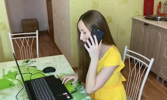 Поломался ноутбук, решила позвать друга на помощь