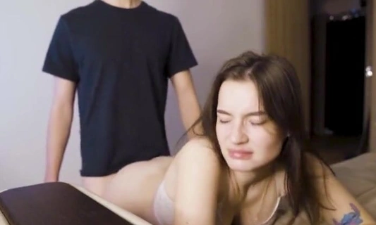 Привет, а в жизни ты еще красивие чем на фотке.. Только познакомились в интернете и сразу секс!