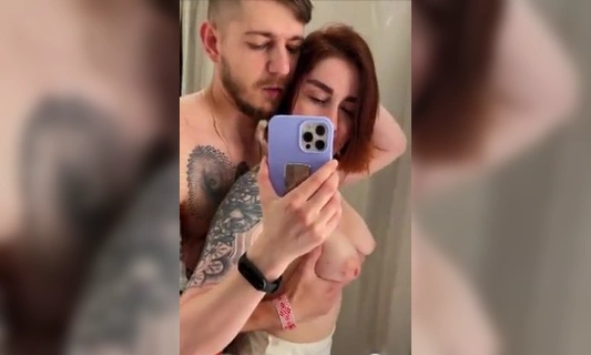 Решили не сдерживать себя и начали трахаться прямо в примерочной