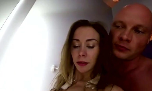 Люблю себя парня везде и он меня тоже...