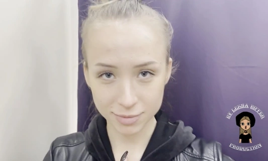 Намекнул девушке, что хочет минет за айфон и она была готова на это..