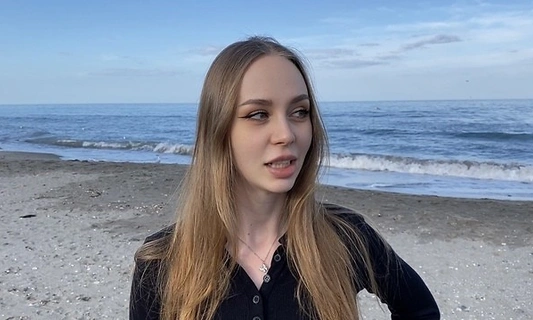 Русская девушка отсосала незнакомцу за помощь